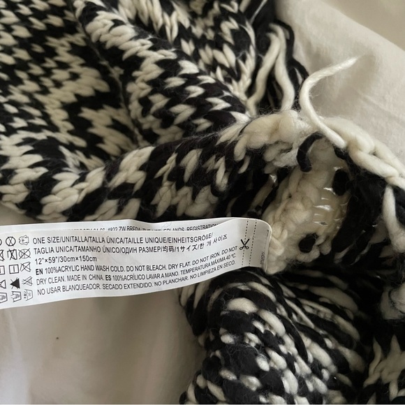 FOREVER 21 One Size Fits All Chunky Knit Ivory Infinity Scarf Fringe Winter OS - Picture 6 of 6